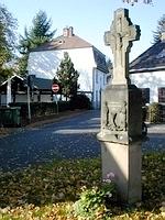 Wegkreuz im historischen Ortskern