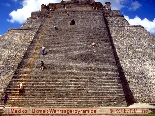 Wahrsagerpyramide von vorne