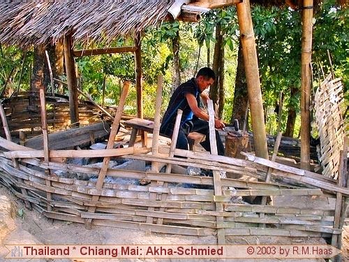 Ein Schmied der Akha Ein Schmied der Akha