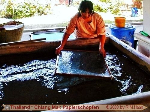 Schöpfen von Papier Schöpfen von Papier