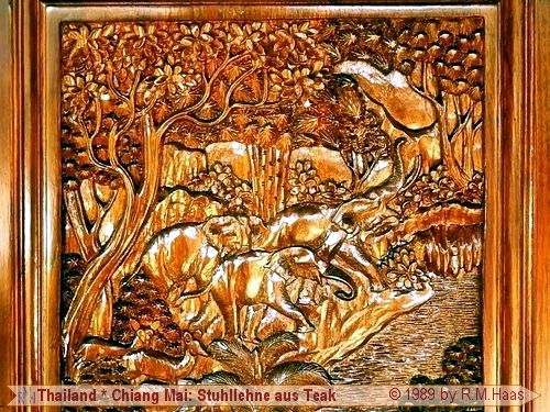 Rückenlehne eines Teakholzstuhls Rückenlehne eines Teakholzstuhls