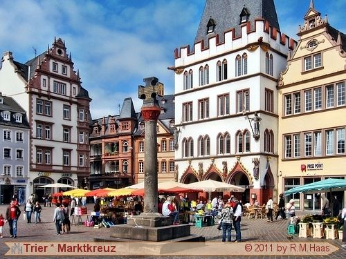 Markt mit Marktkreuz
