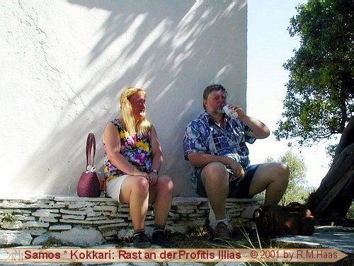 Rast an einer Kapelle